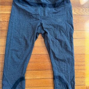 Herringbone print cropped lululemon leggings